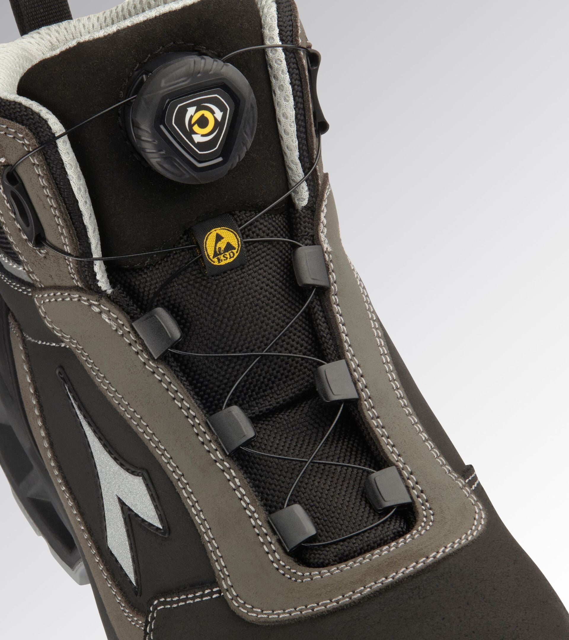 Water-repellent mid-cut S3S safety shoes SHARK STABLE IMP LEAT&nbsp;Q MID S3S BLACK/SHADOW - Utility
