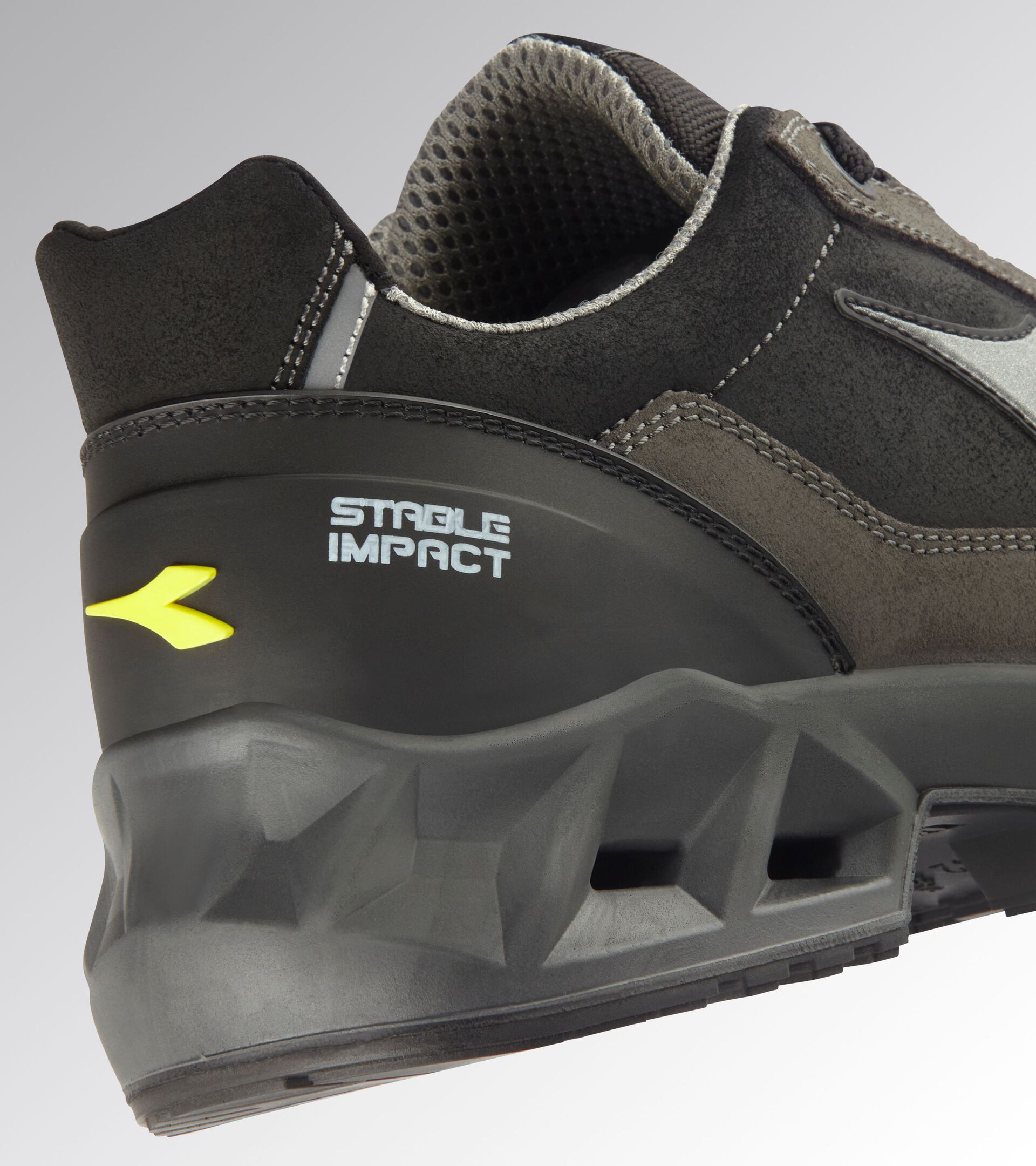 Scarpa antinfortunistica bassa SHARK STAB IMP LEAT LOW S3 SRC ESD NERO/OMBRA - Utility