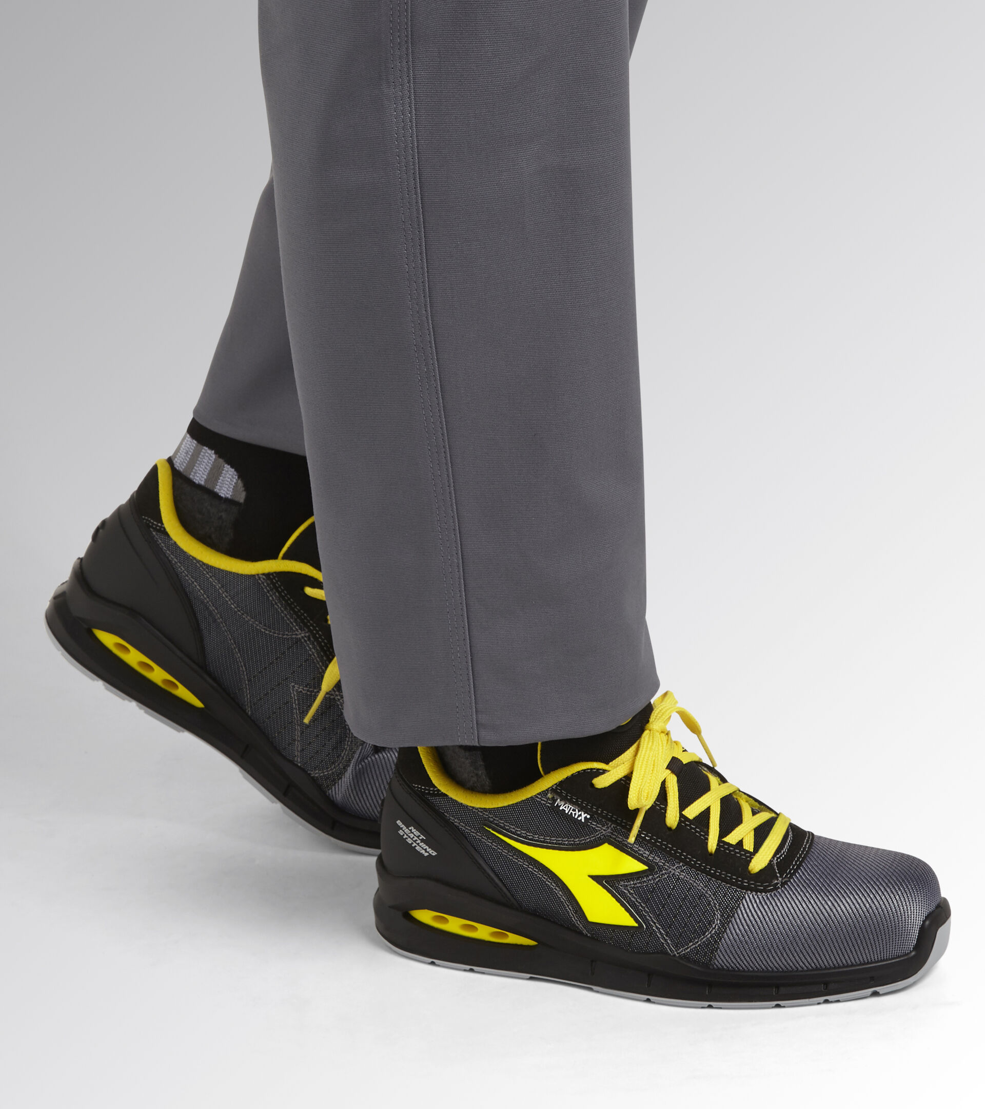 Low safety shoe RUN NET AIRBOX MATRYX LOW S1P SRC WIND GRAY/BLACK - Utility