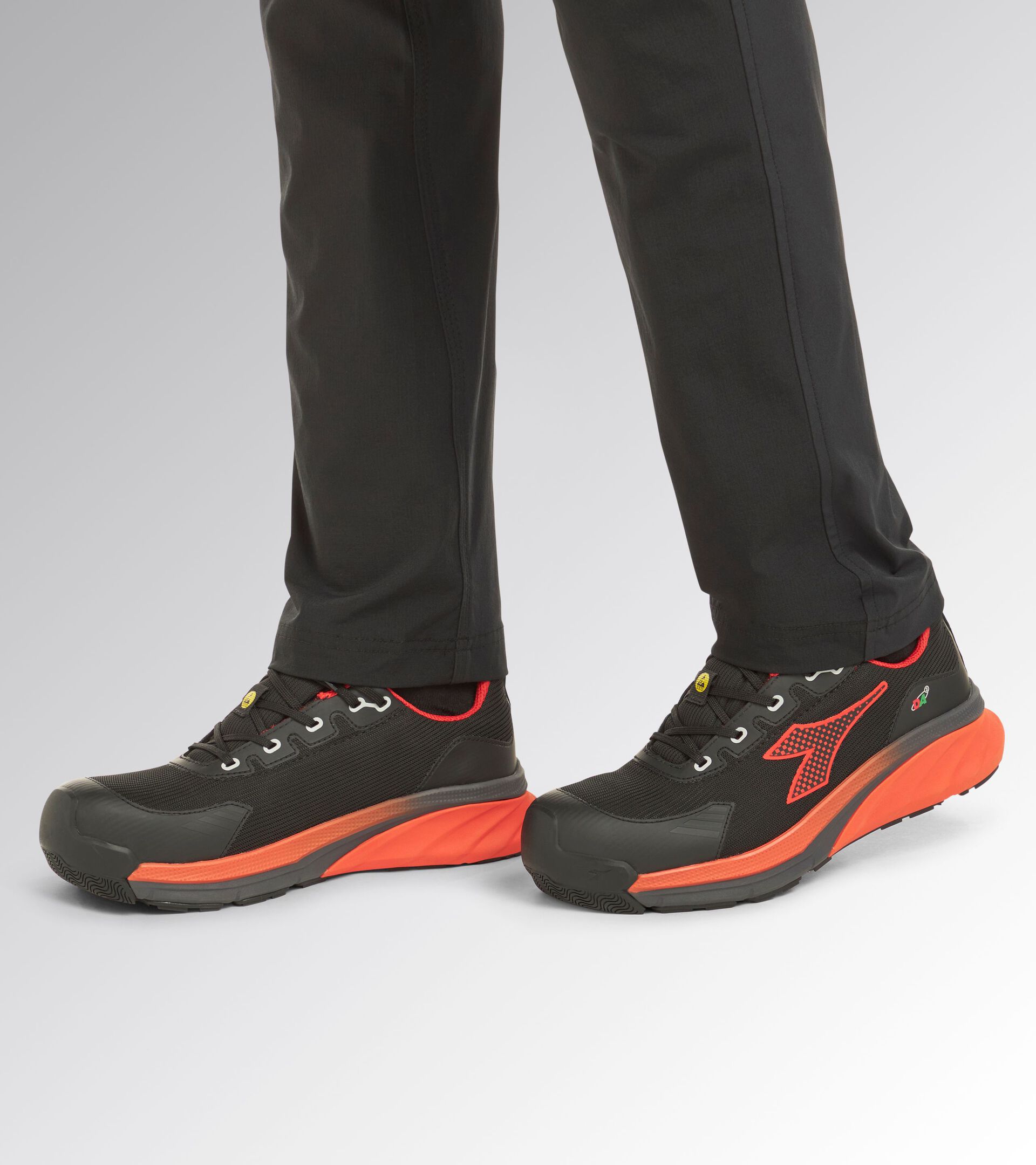 Low safety shoe VORTEX DA2 LOW S3S SC SR HRO ESD BLACK/RED - Utility