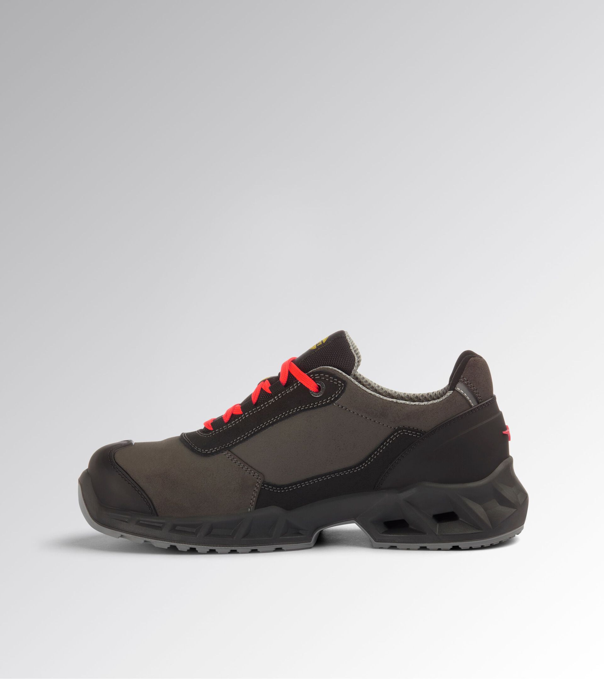 Scarpa antinfortunistica bassa SHARK STAB IMP LEAT LOW S3 SRC ESD NERO/ROSSO FLUO - Utility