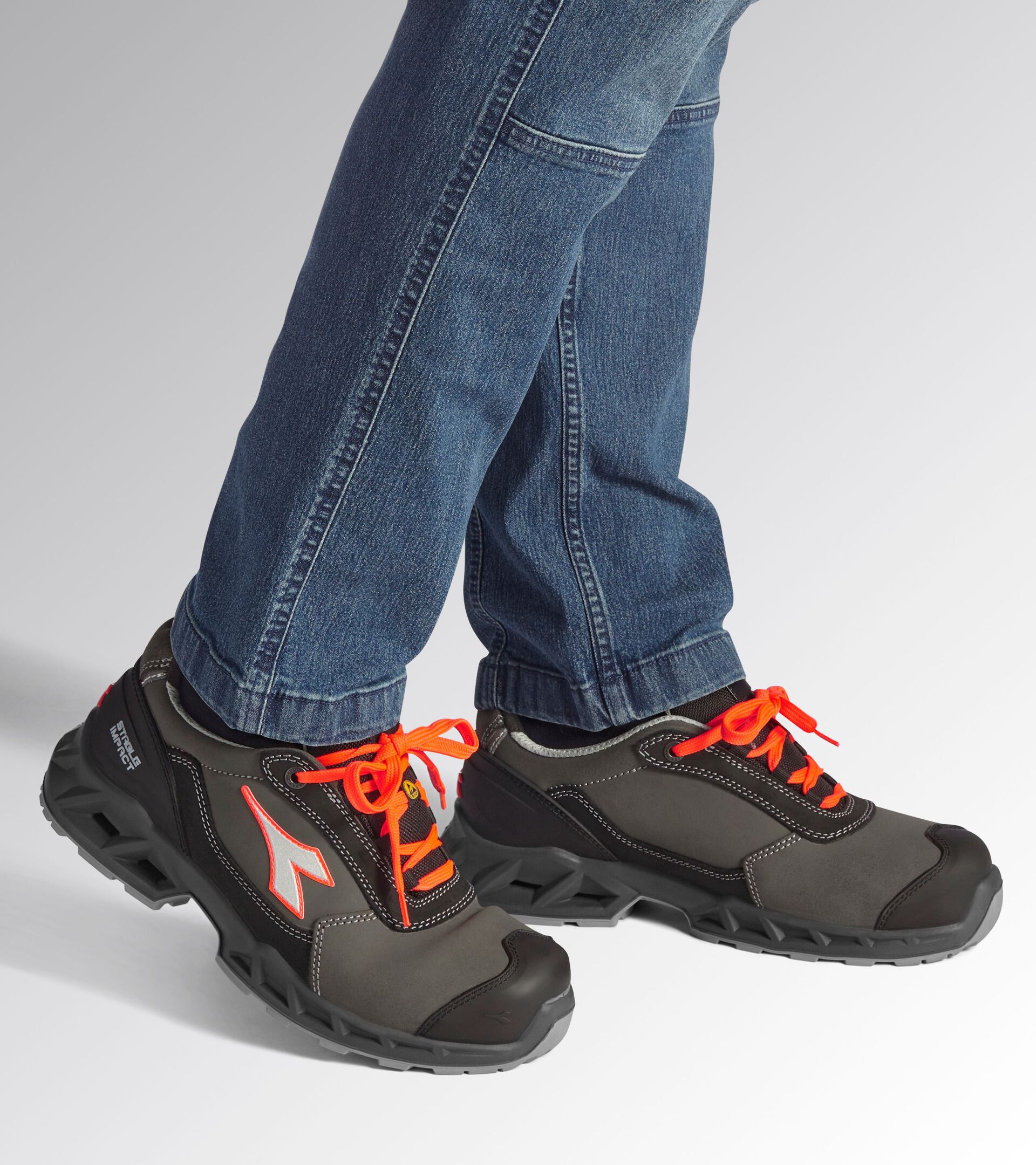 Low safety shoe SHARK STABLE IMPACT LEATHER LOW S3S FO SR SC ESD BLACK/RED FLUO - Utility