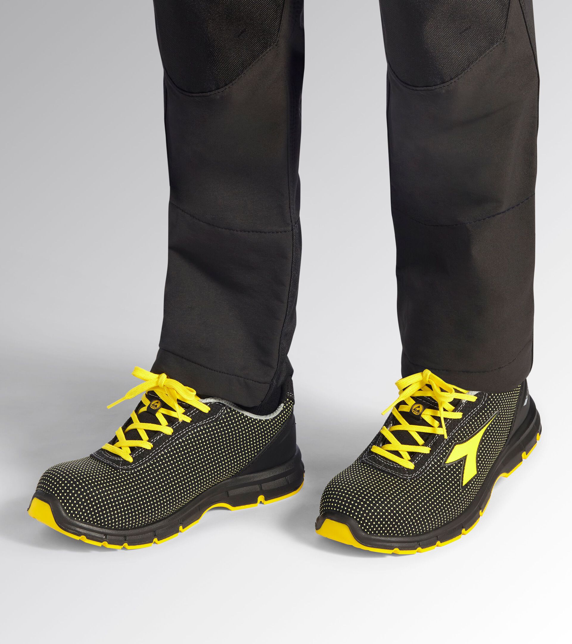 Low safety shoe RUN ATOM LOW S3S FO SR ESD BLACK /YELLOW CROMS - Utility