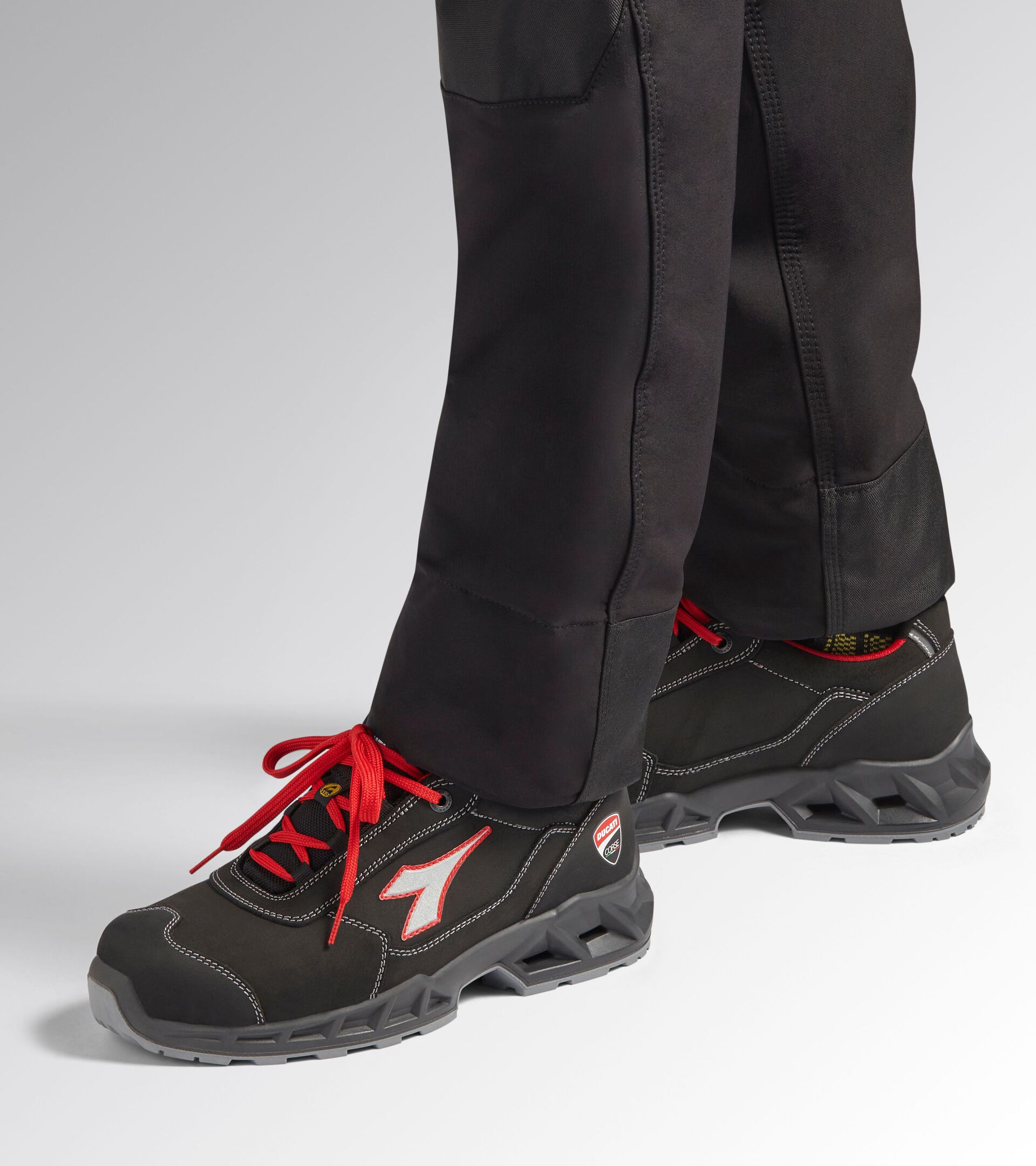 Low safety shoe - Diadora Utility x Ducati Corse SHARK ENGINE LOW S3S FO SR ESD BLACK/RED - Utility