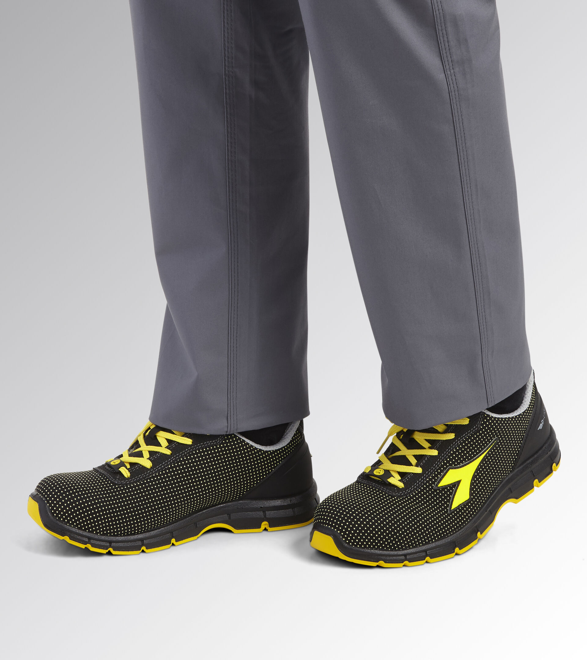 Low safety shoe RUN ATOM LOW S3 SRC ESD BLACK /YELLOW CROMS - Utility