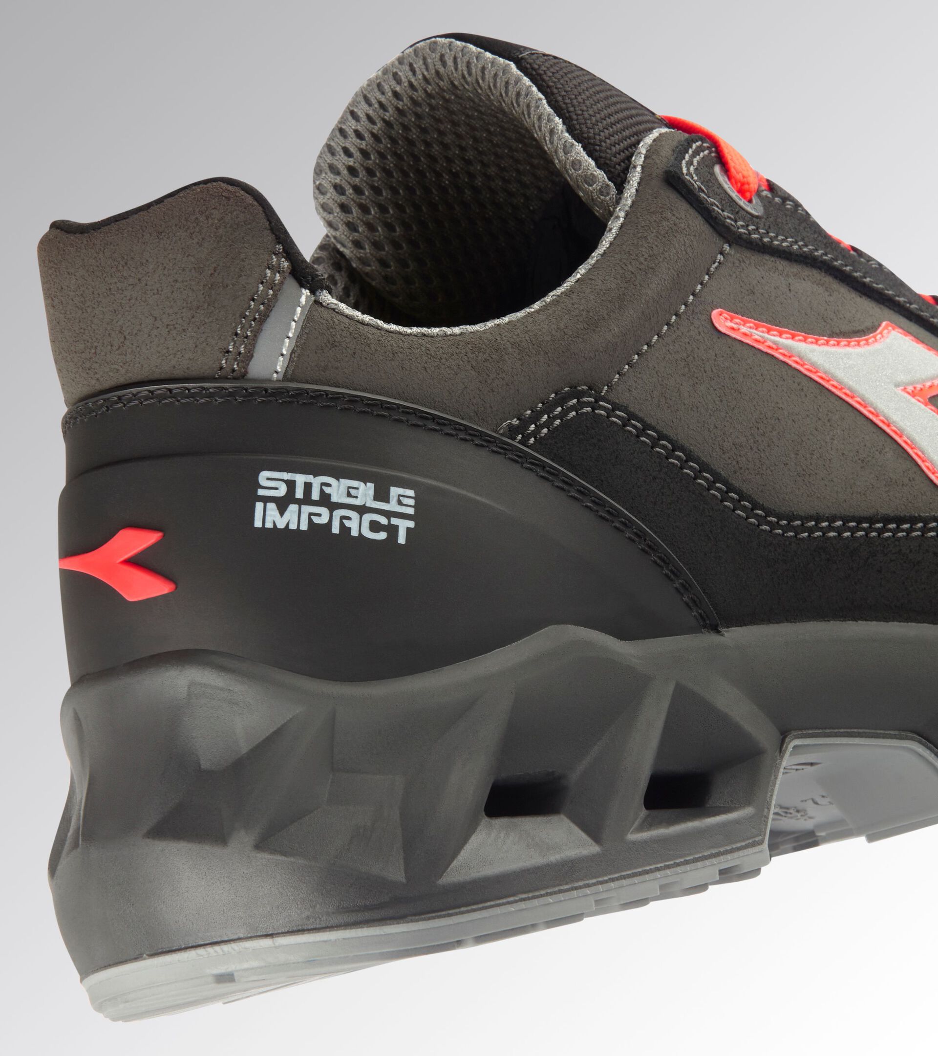 Scarpa antinfortunistica bassa SHARK STAB IMP LEAT LOW S3 SRC ESD NERO/ROSSO FLUO - Utility