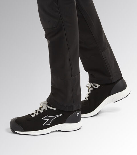 FLY LITEBASE LOW S3 HRO SRC ESD, NOIR/BLANC Chaussure de securité basses FLY LITEBASE LOW S3 HRO SRC ESD NOIR/BLANC - Utility