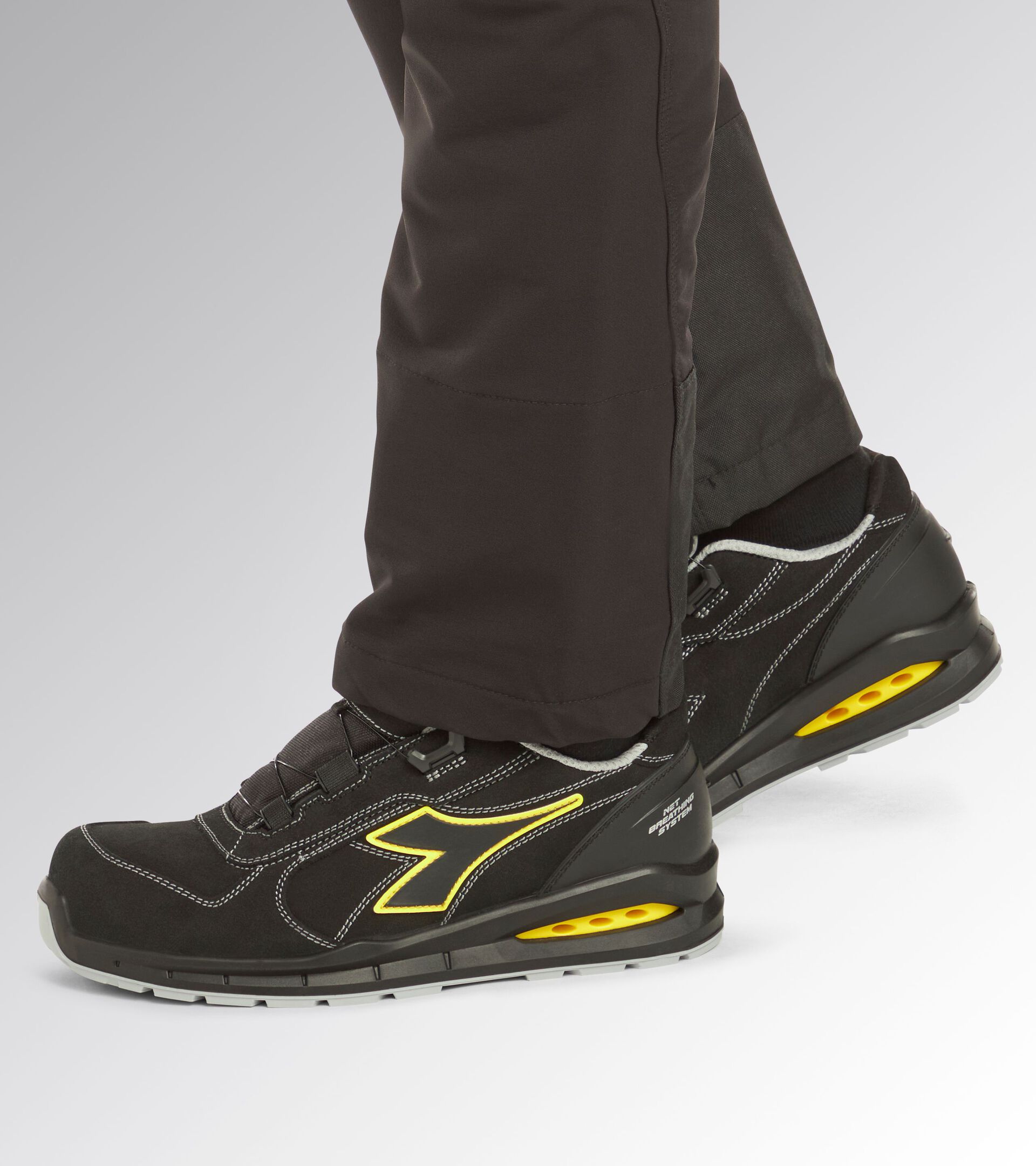 Low safety shoe with BOA Fit micro-metric lacing system RUN NET AIRBOX BOA LOW S3S FO SR BLACK/BLACK - Utility