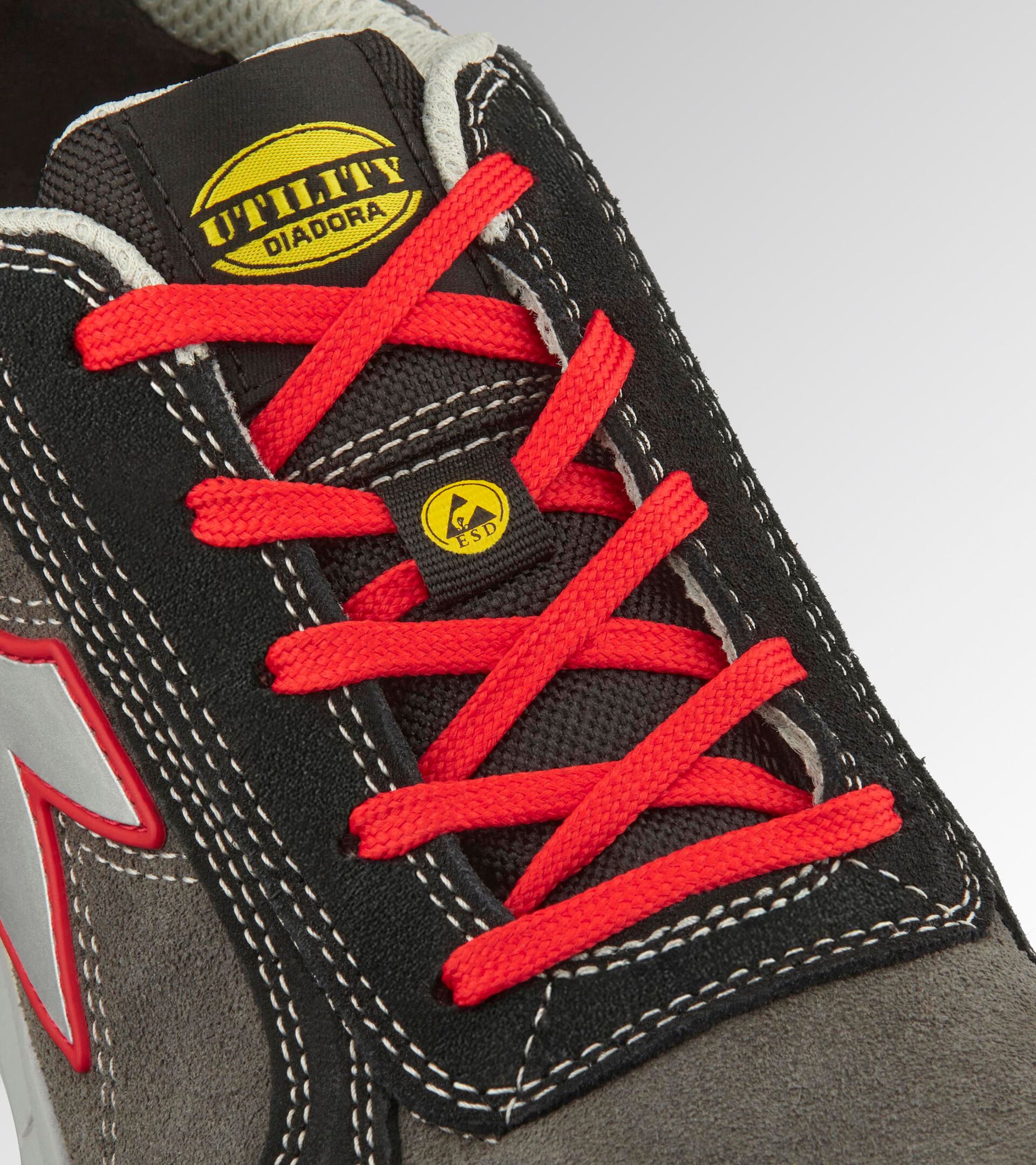 Chaussures de s&eacute;curit&eacute; basses S3S RUN A.BOX LOW S3S FO SR ESD GRIS ASPHALTE/ARGENT/ROUGE - Utility