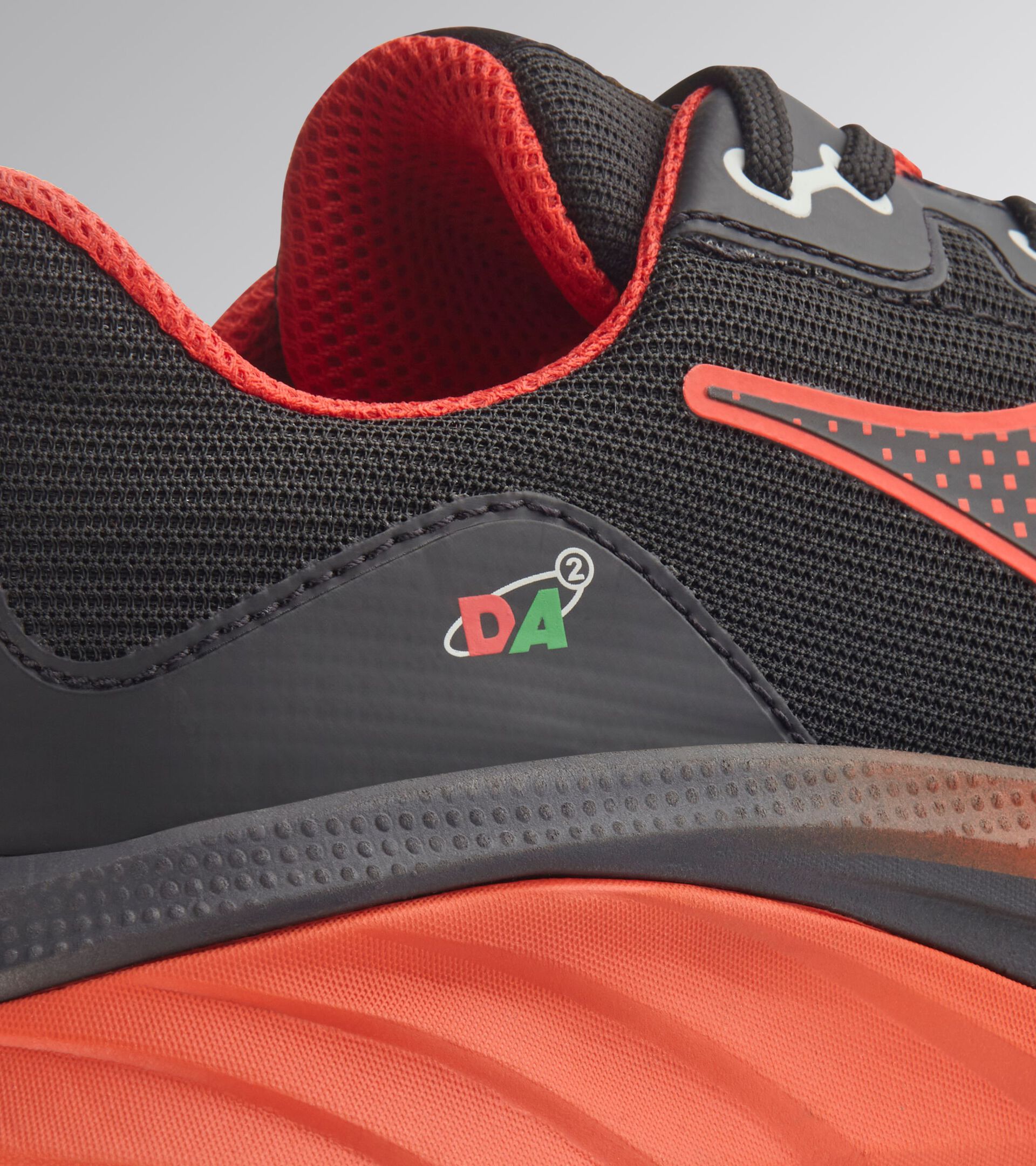 Low safety shoe VORTEX DA2 LOW S3S SC SR HRO ESD BLACK/RED - Utility