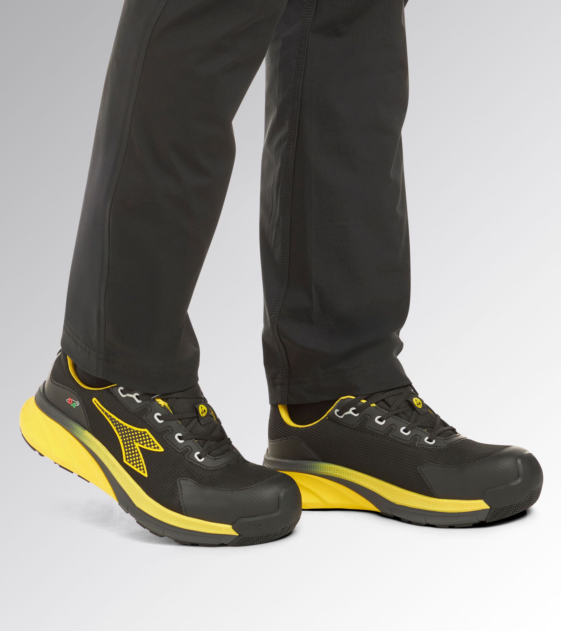 Low safety shoe VORTEX DA2 LOW S3S SC SR HRO ESD BLACK /YELLOW CROMS - Utility