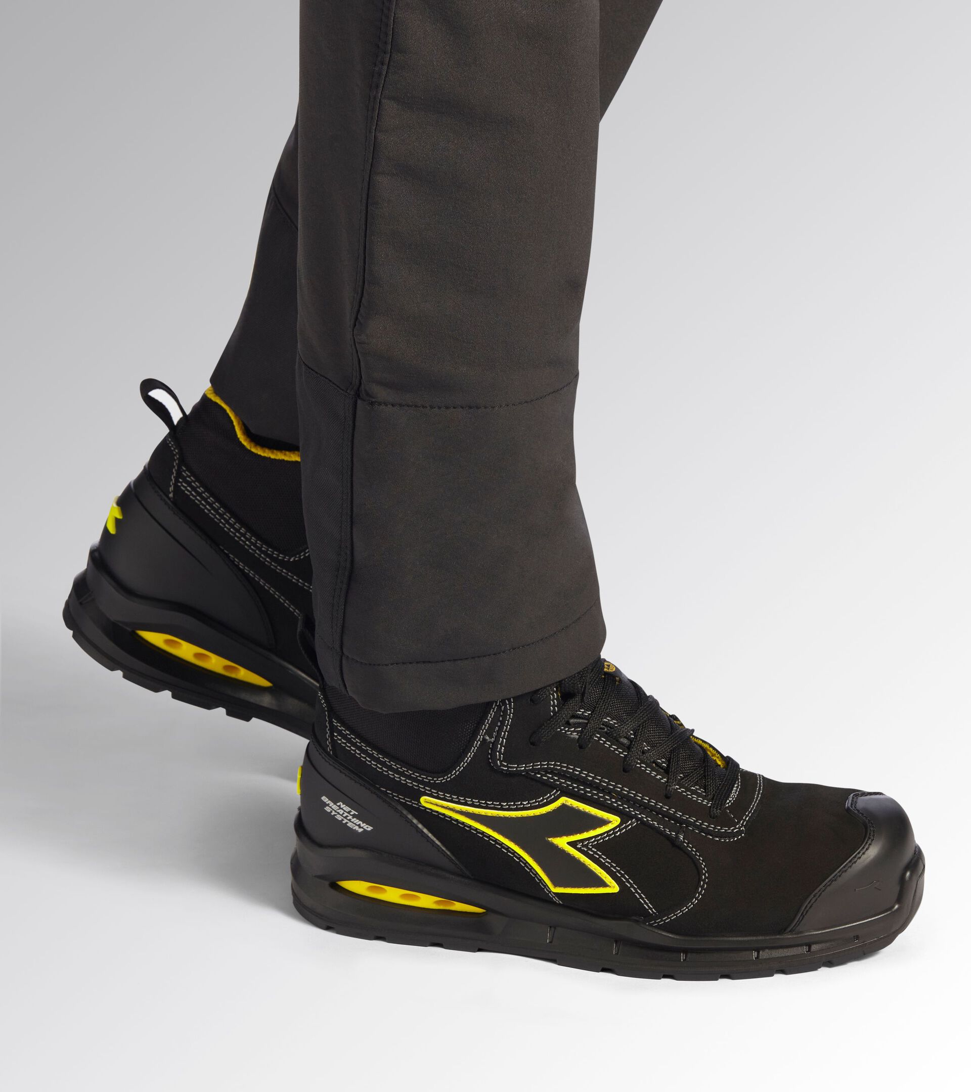 High safety shoe RUN NET AIRBOX MASTER MID S3S FO SR SC ESD BLACK/BLACK - Utility