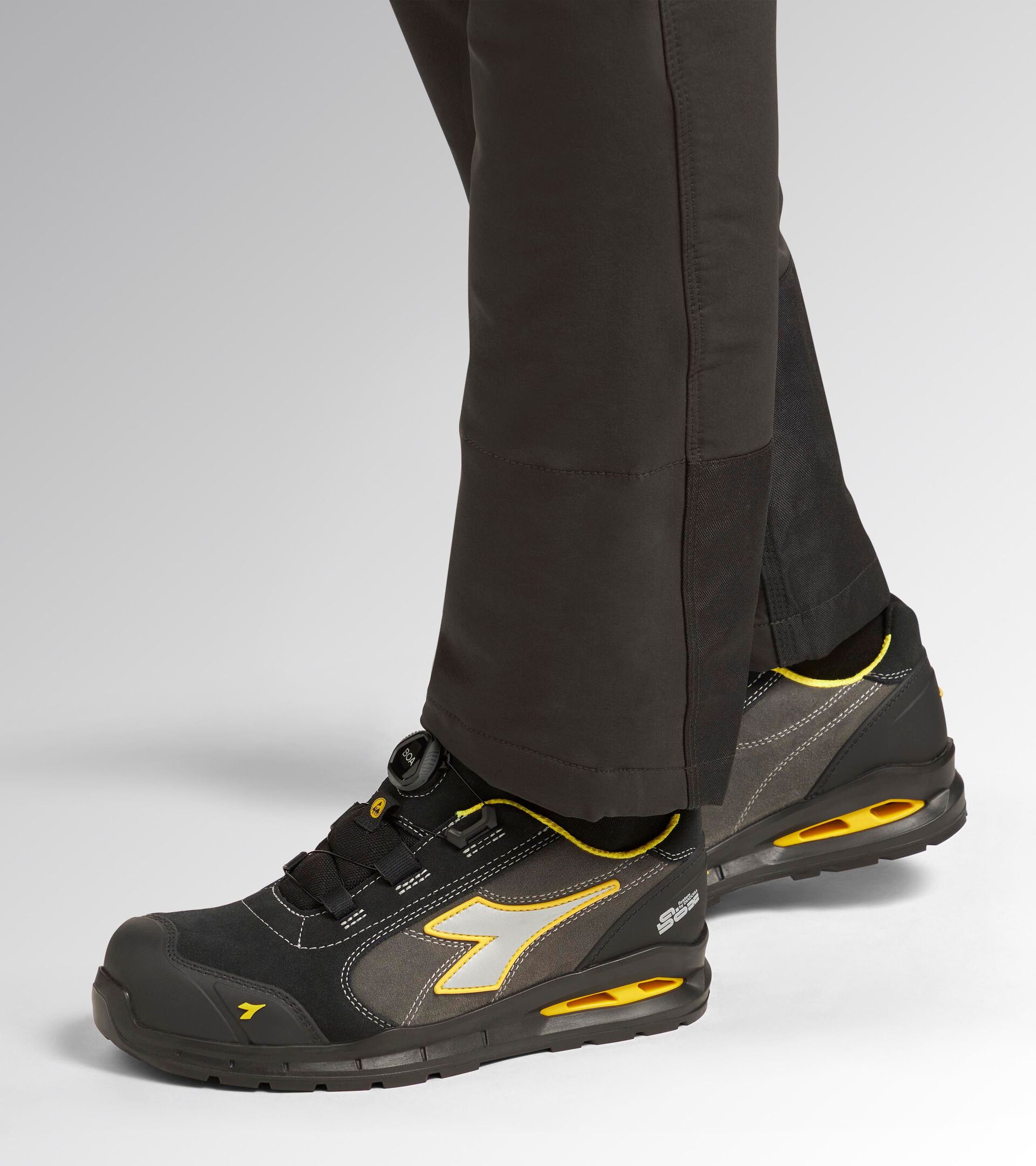 Calzado bajo de seguridad con BOA&reg; Fit System RUN A.BOX MASTER BOA LOW S3S FO SR SC ESD NEGRO/GRIS ASFALTO - Utility