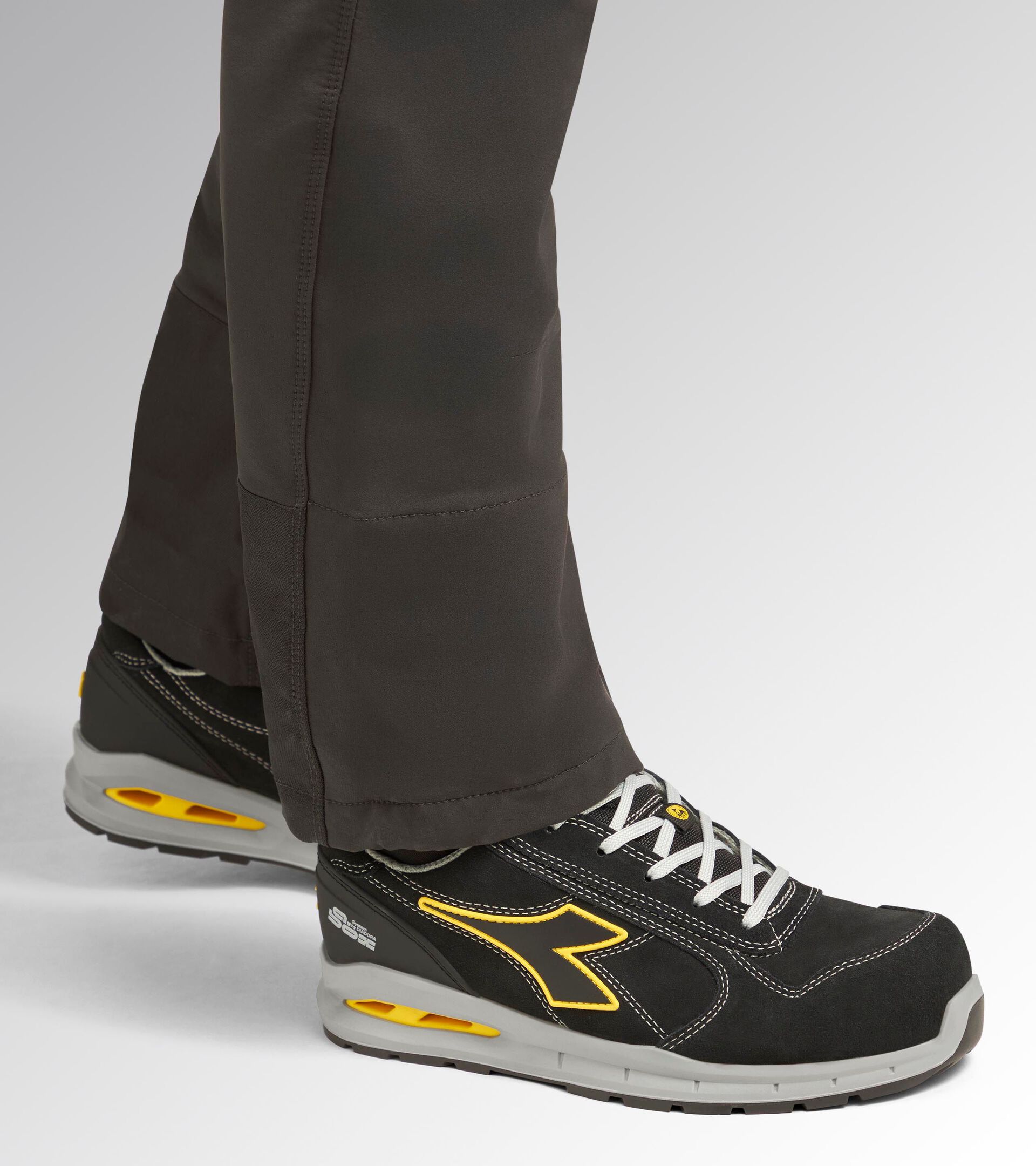 Chaussures de s&eacute;curit&eacute; basses S3S RUN A.BOX LOW S3S FO SR ESD NOIR/NOIR - Utility