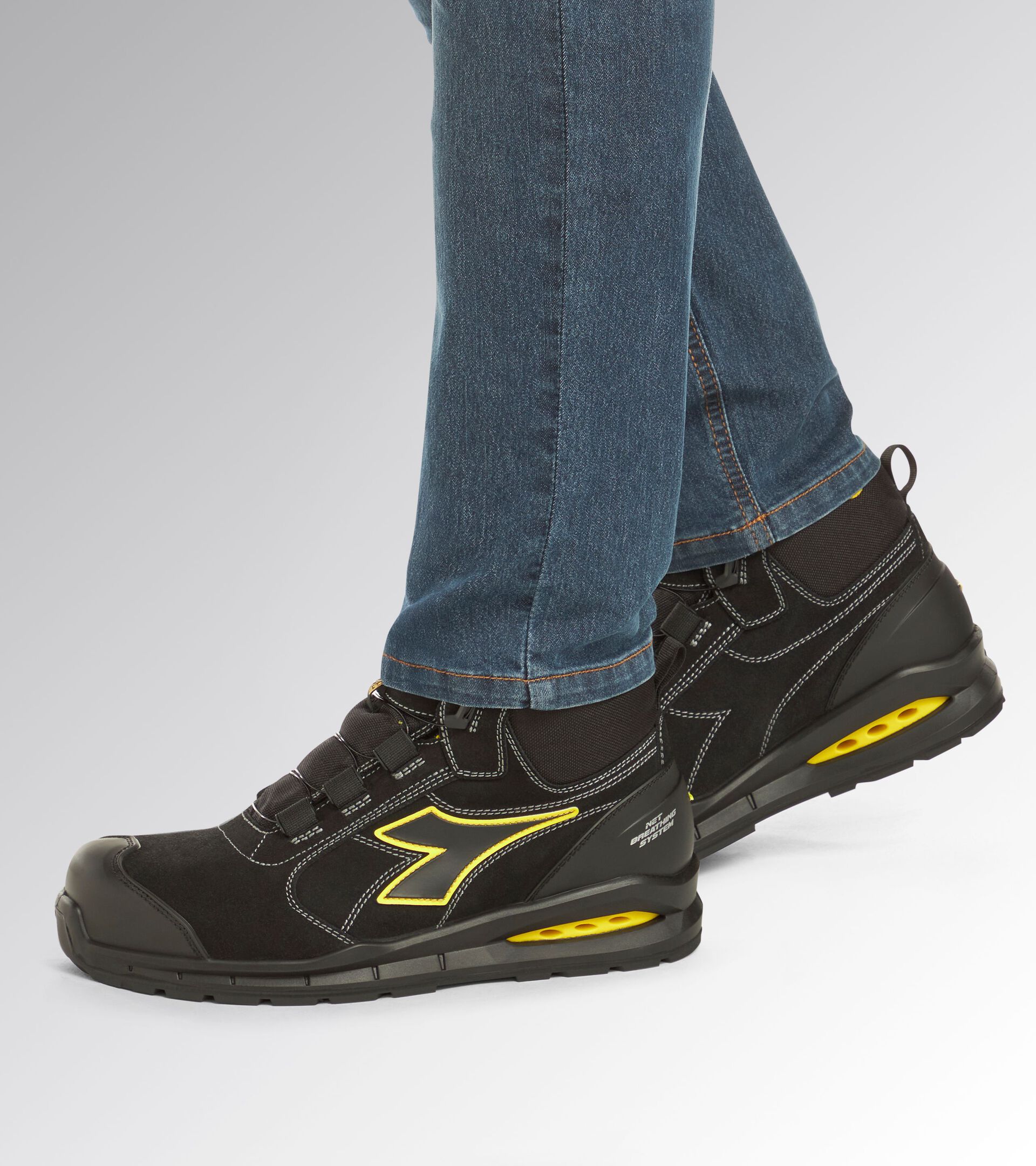 Mid-cut S3S with BOA Fit micro-metric lacing system RUN NET AIRBOX MASTER BOA MID S3S FO SR SC ESD BLACK/BLACK - Utility