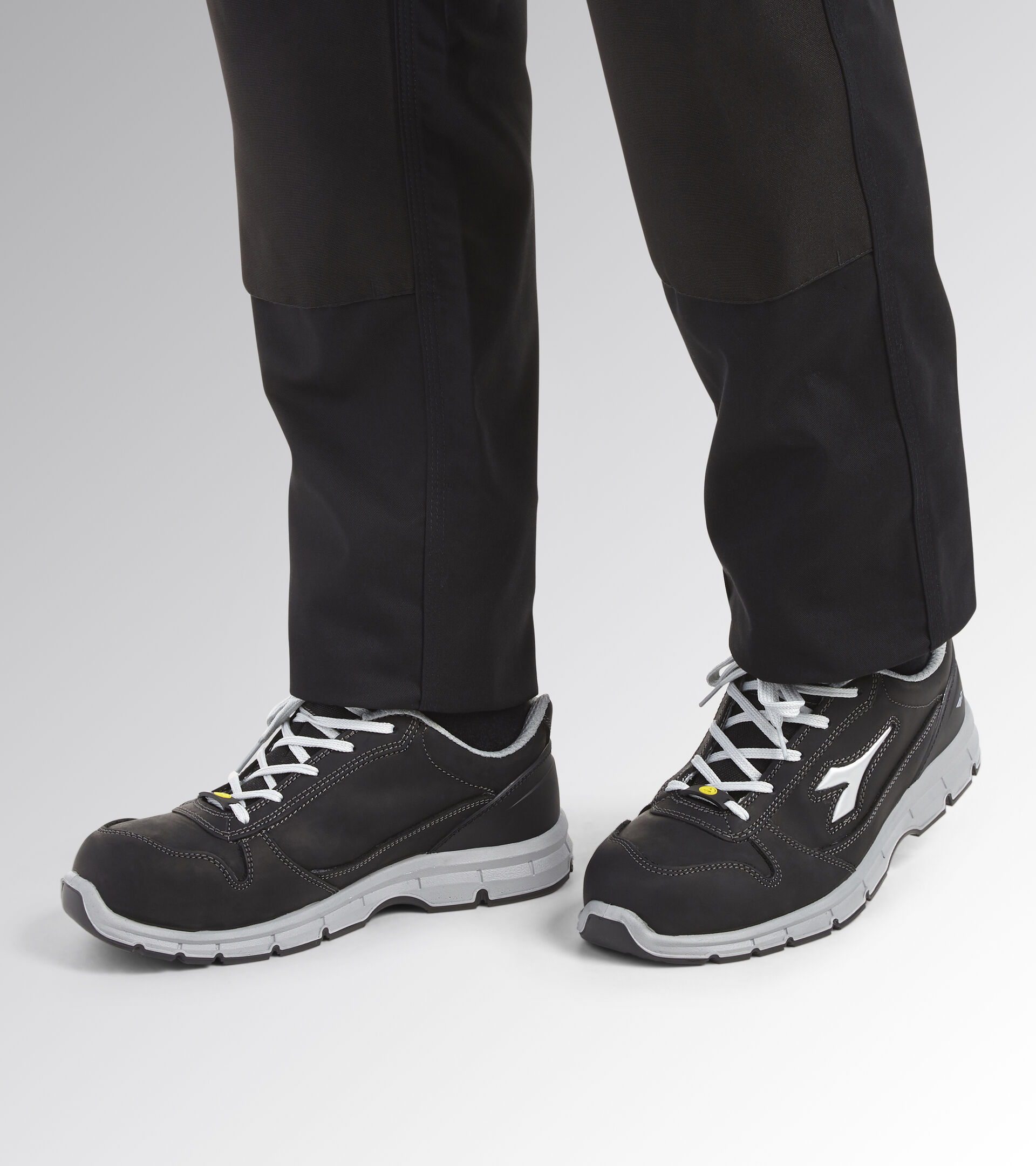 RUN LOW S3 SRC ESD, BLACK, hi-res