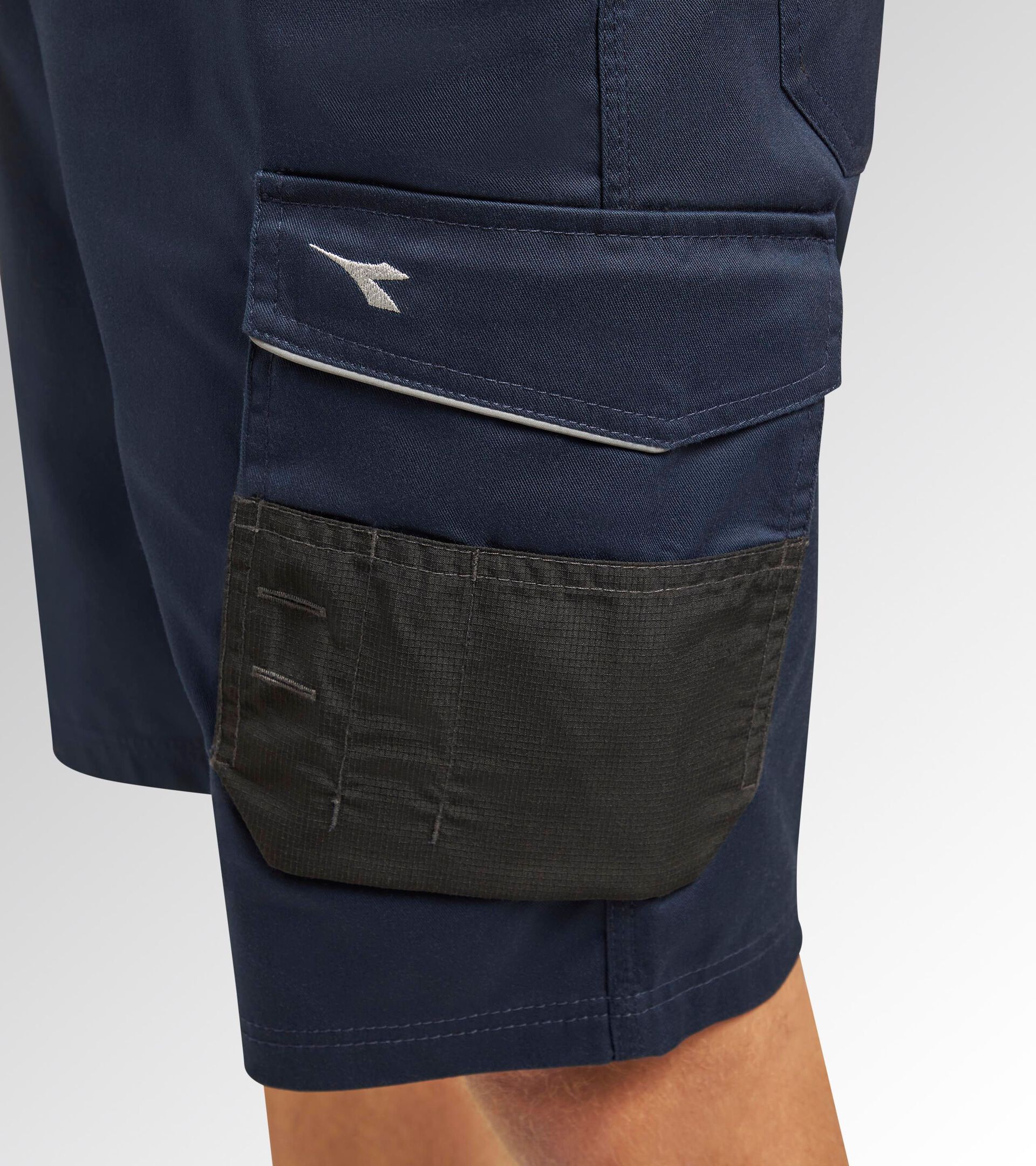 Bermudas de poli&eacute;ster y algod&oacute;n el&aacute;stico BERMUDA POLY 2.0 AZUL CHAQUETON - Utility