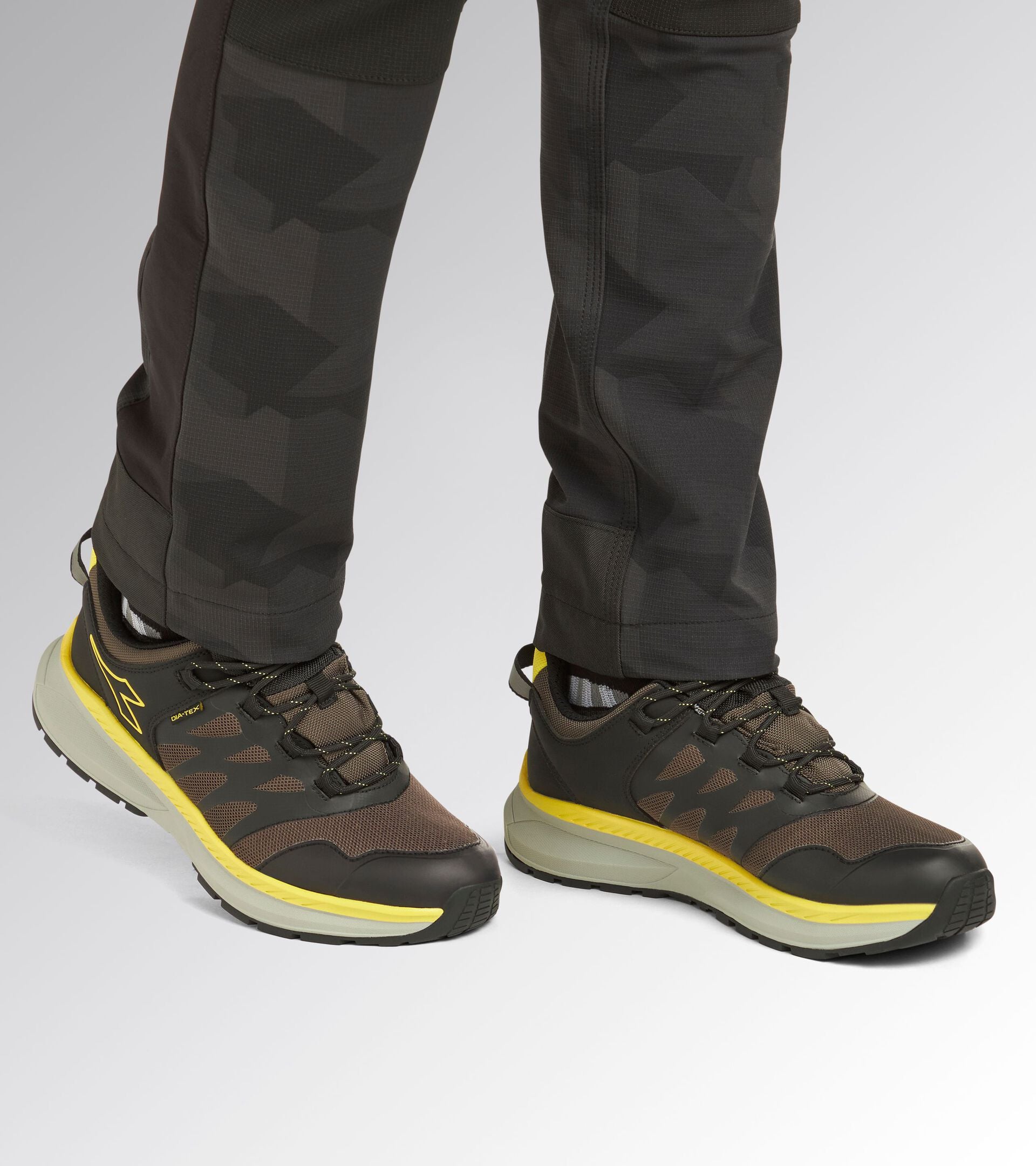 Water-repellent low-top safety shoes FREEDOM LOW O6 BROWN GRAY/YELLOW UTILITY - Utility
