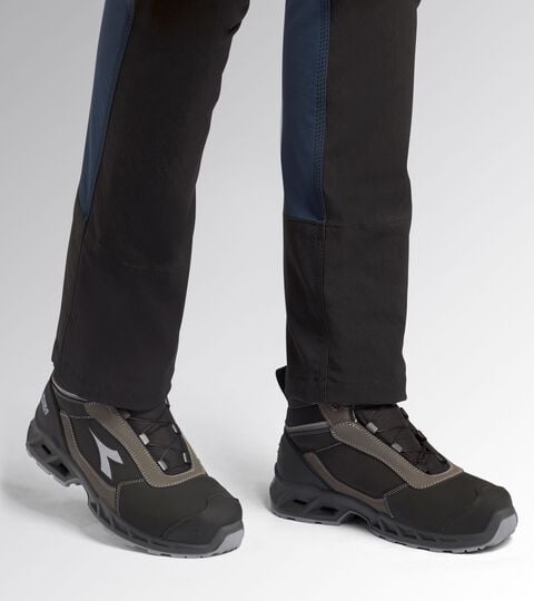 High safety shoe SHARK STABLE IMPACT LEATHER QUICK MID S3S FO SR SC ESD BLACK/SHADOW - Utility