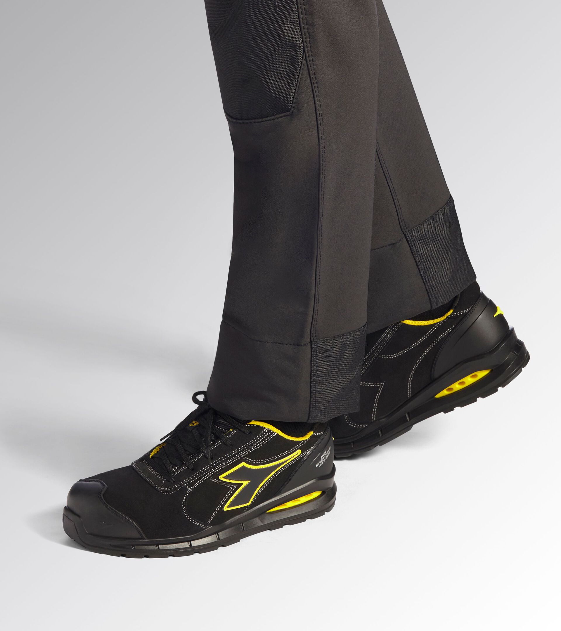 Low safety shoe RUN NET AIRBOX MASTER LOW S3S FO SR SC ESD BLACK/BLACK - Utility