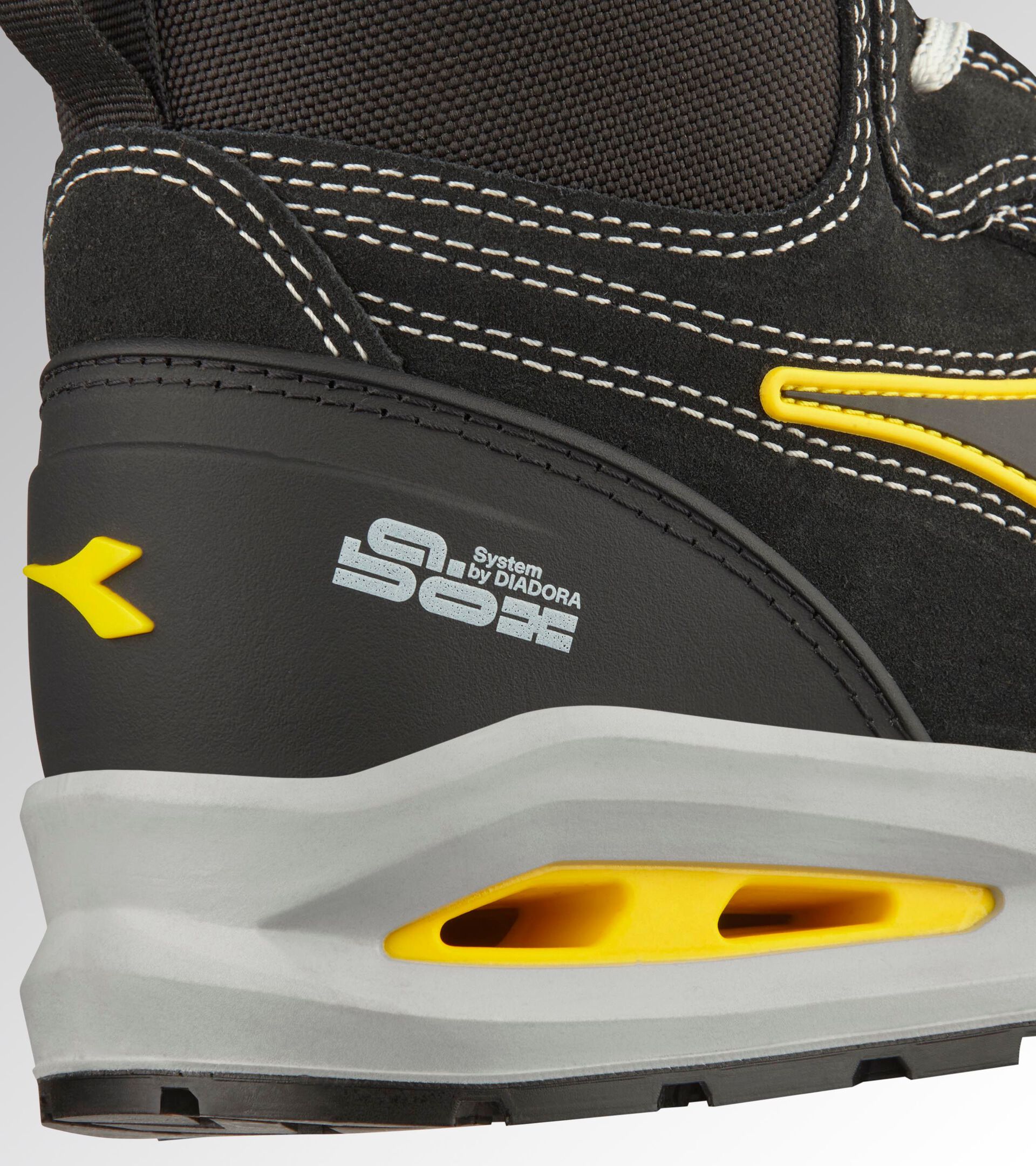 Mid-top S3S safety shoes RUN A.BOX MID S3S FO SR ESD BLACK/BLACK - Utility