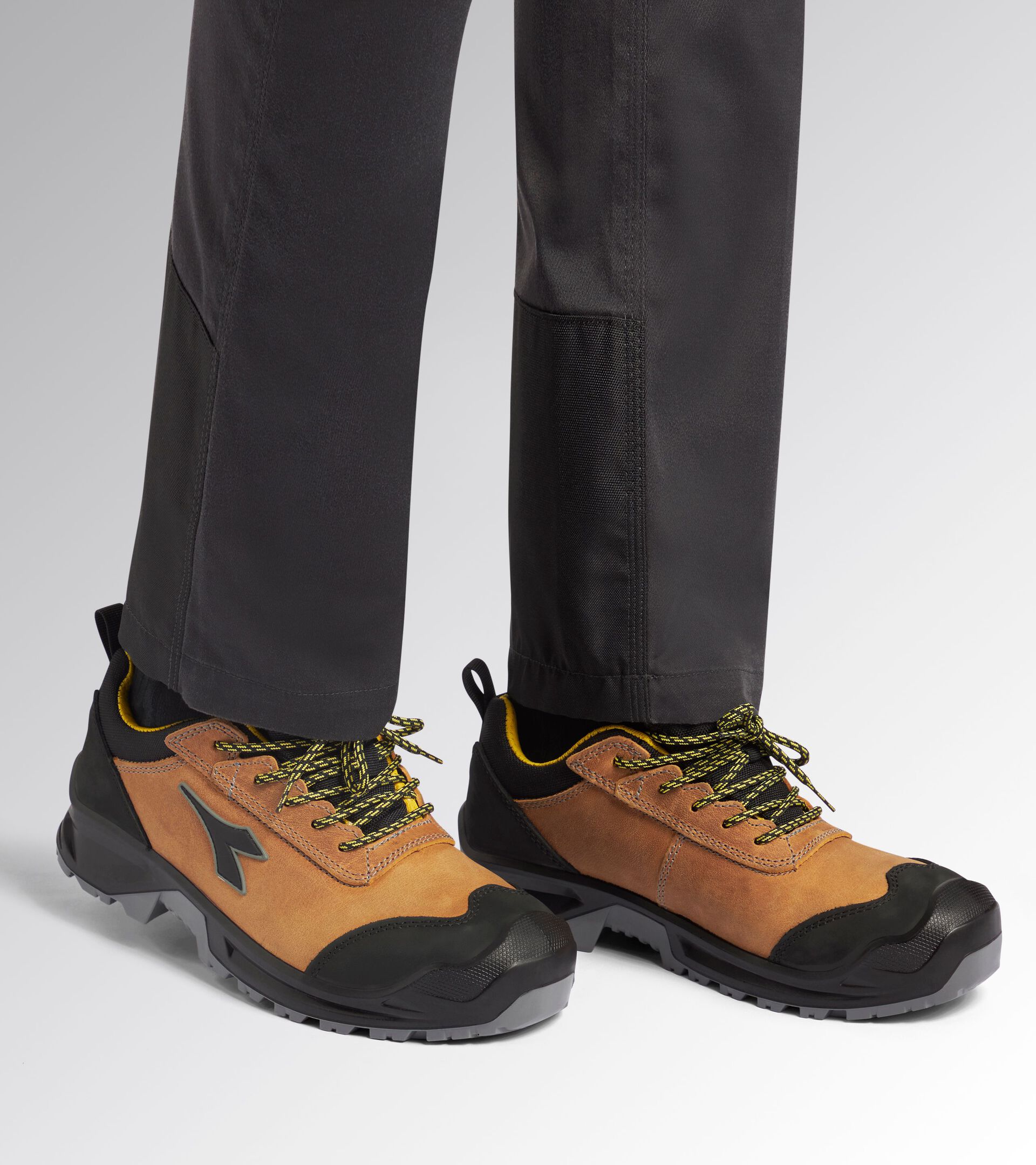 Low safety shoe CLASSIC LOW S3S FO SC LG SR DARK BROWN (30050) - Utility