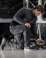 High shoes provide robust support at the ankle and are ideal for those who work on particularly uneven ground.